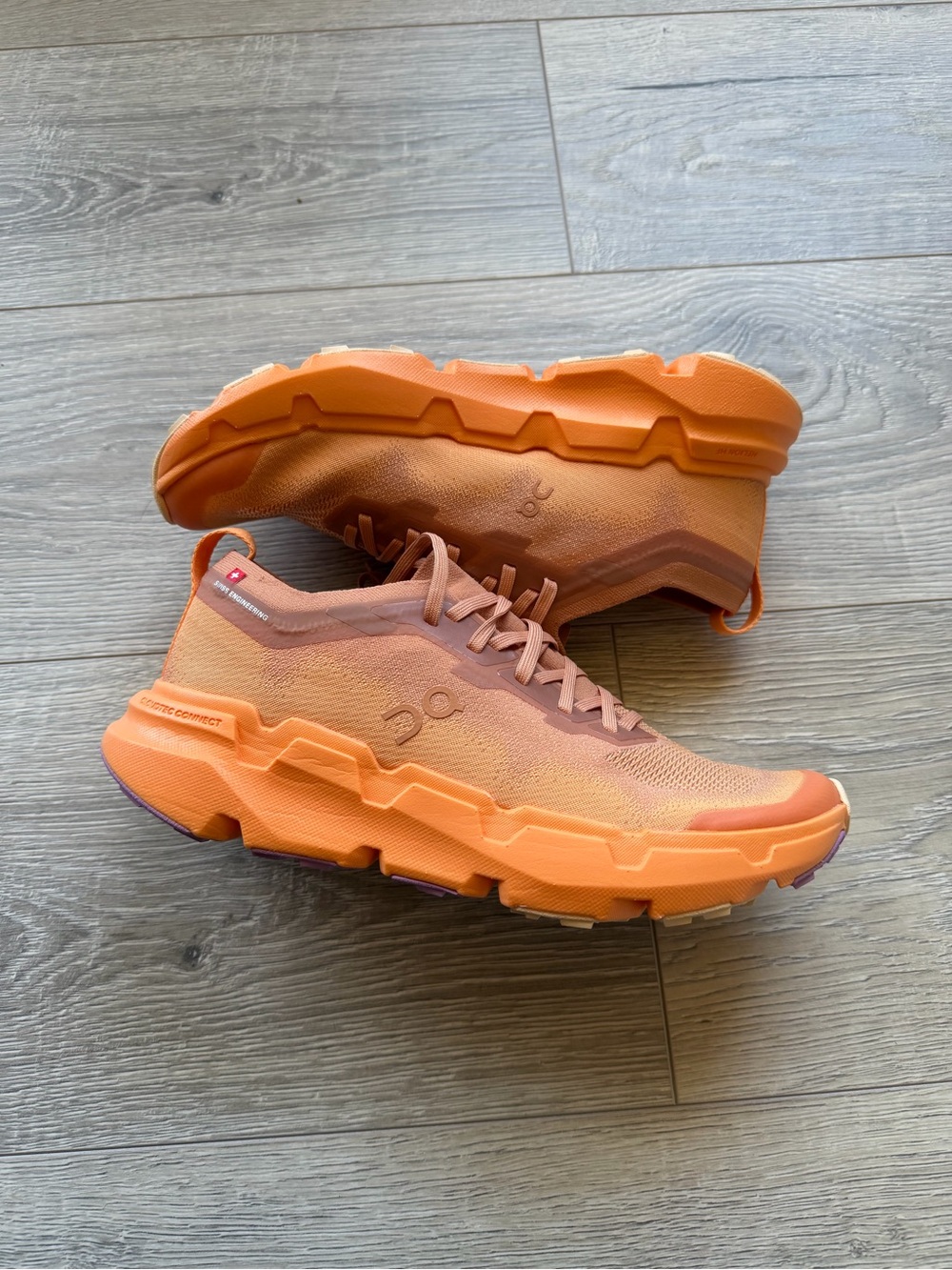 ON CLOUD SNEAKERS